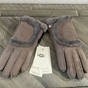 UGG Genuine Shearling Suede Gloves, size S